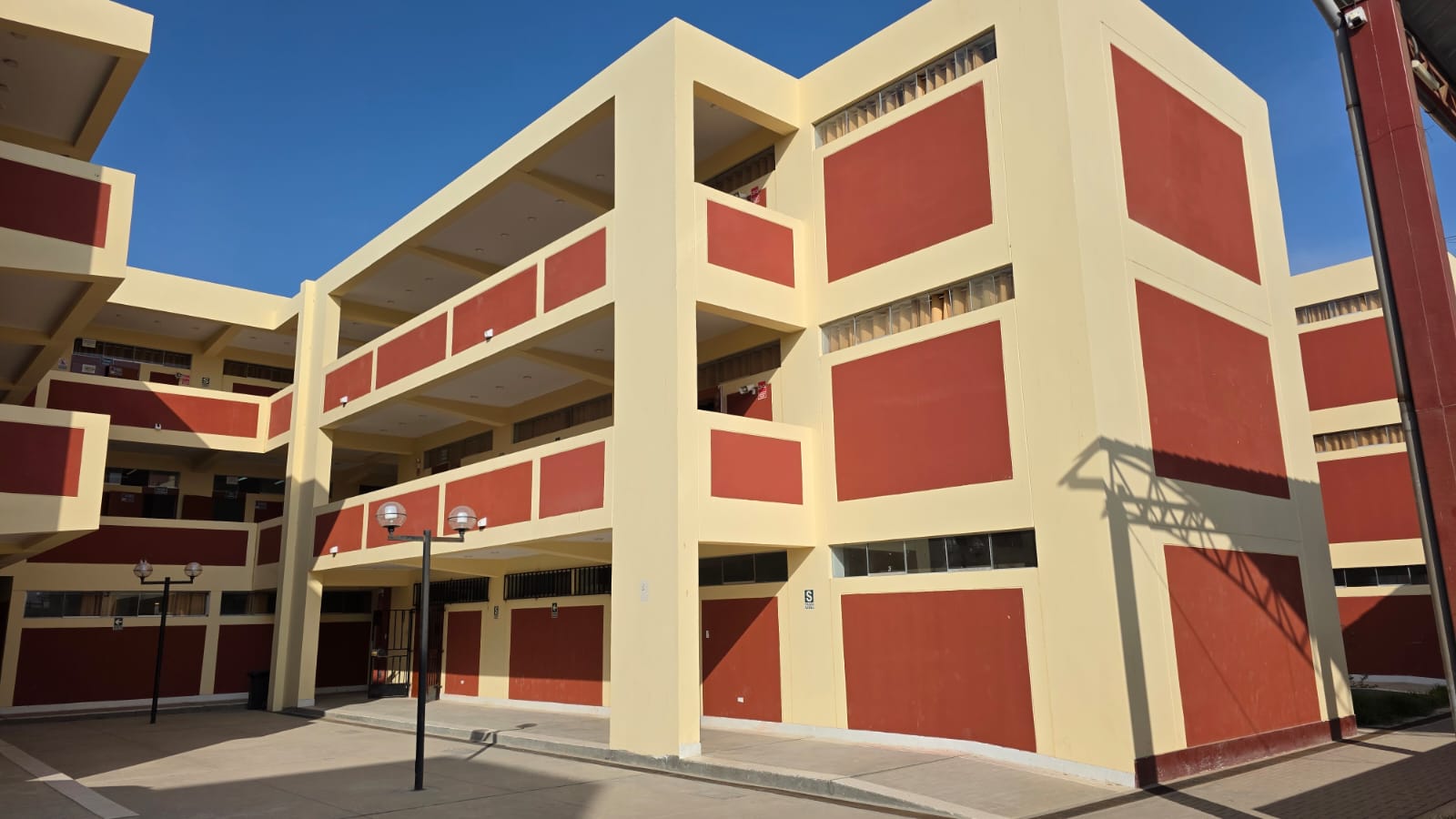 Campus interior IESTP Huarmey